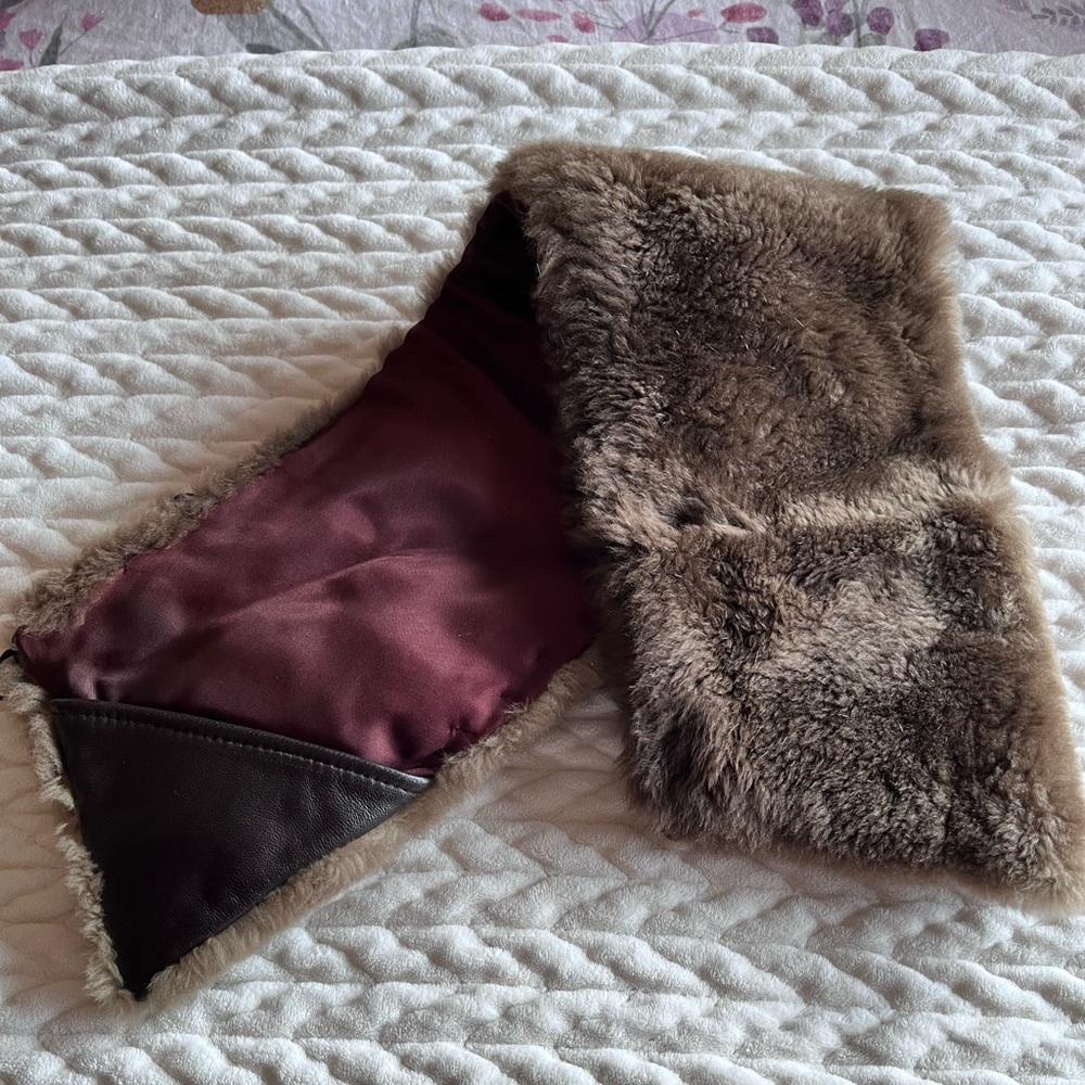 Vintage lined brown fur collar.